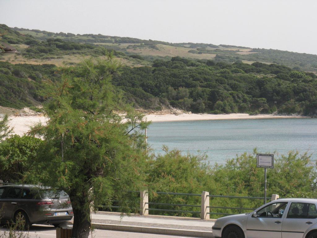 Borgo Spiaggia Vista Mare Isola Rossa Exteriör bild
