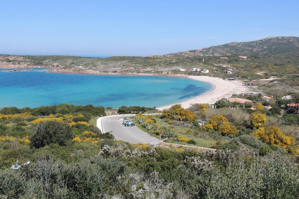 Borgo Spiaggia Vista Mare Isola Rossa Exteriör bild