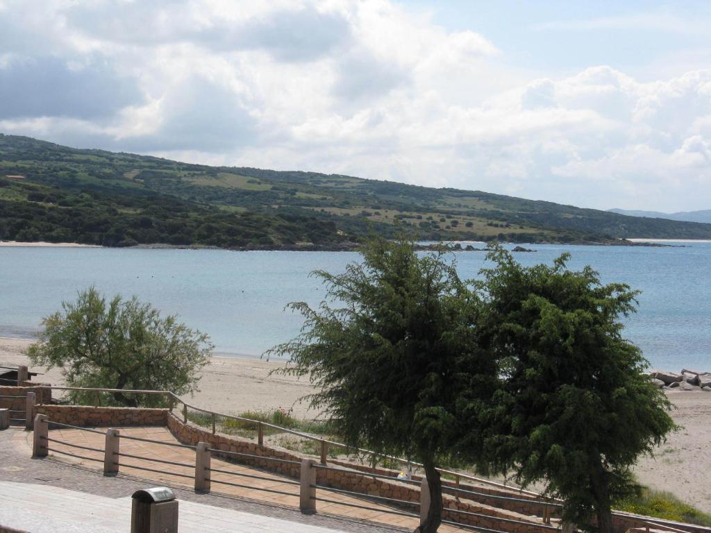 Borgo Spiaggia Vista Mare Isola Rossa Exteriör bild