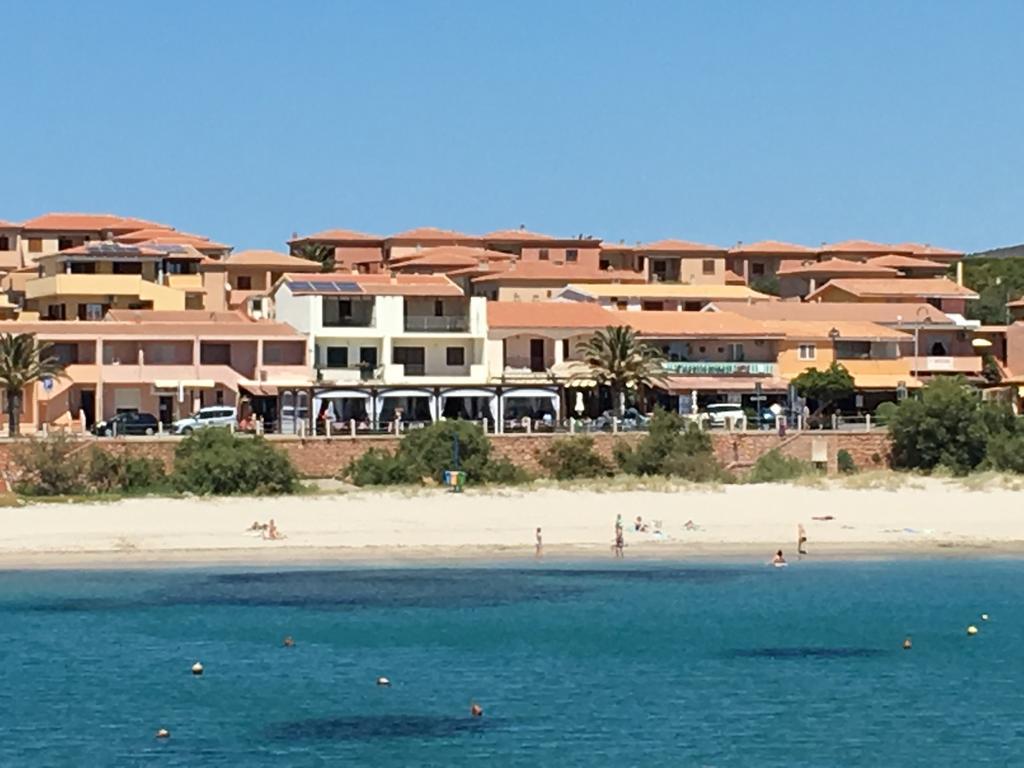 Borgo Spiaggia Vista Mare Isola Rossa Exteriör bild