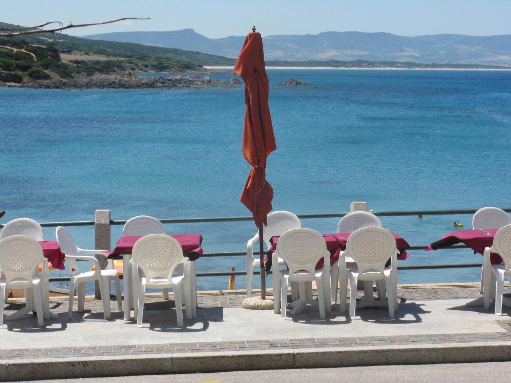 Borgo Spiaggia Vista Mare Isola Rossa Exteriör bild